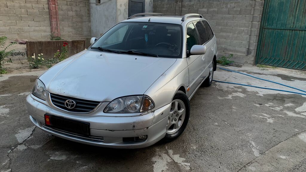 Toyota Avensis: 2002 г., 1.8 л, Механика, Бензин, Универсал: фото 1