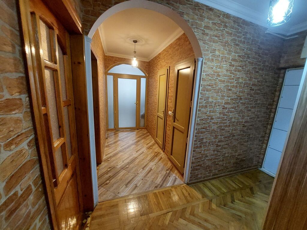 Bakı, Bakıxanov qəs., 4 otaqlı, Köhnə tikili, m. Neftçilər, 100 kv. m