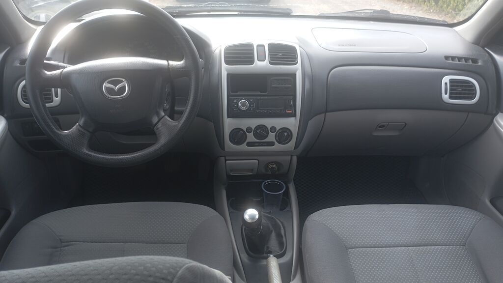 Mazda 323: 2002 г., 1.6 л, Механика, Бензин, Хэтчбэк: фото 7