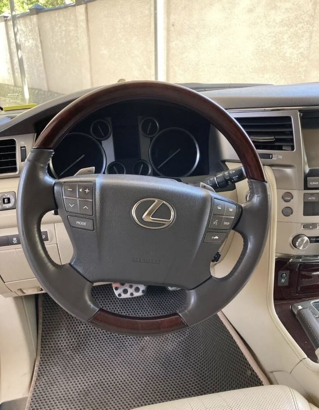 Lexus LX: 2014 г., 5.7 л, Автомат, Газ, Внедорожник: фото 4