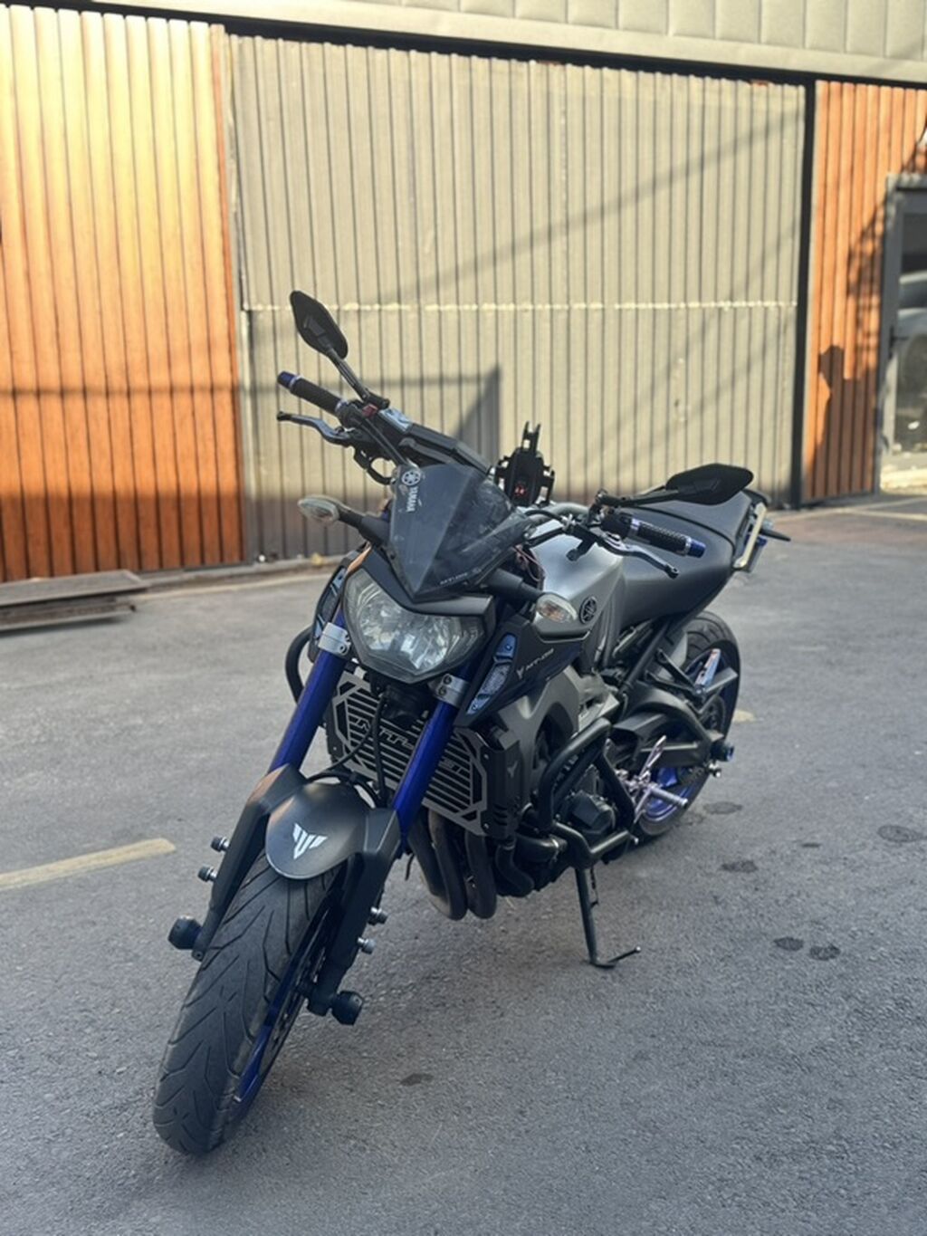 Yamaha MT‑09 (FZ‑09) — городской нейкед с динамичным трёхцилиндровым: фото 2