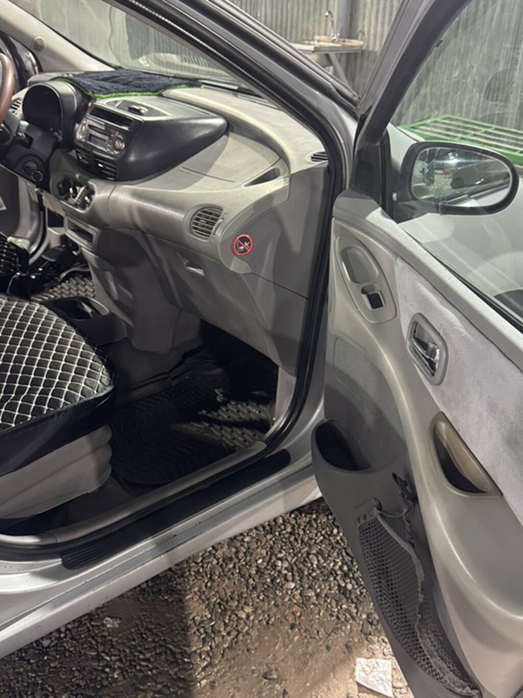 Nissan Almera Tino: 2001 г., 1.8 л, Механика, Минивэн: фото 6