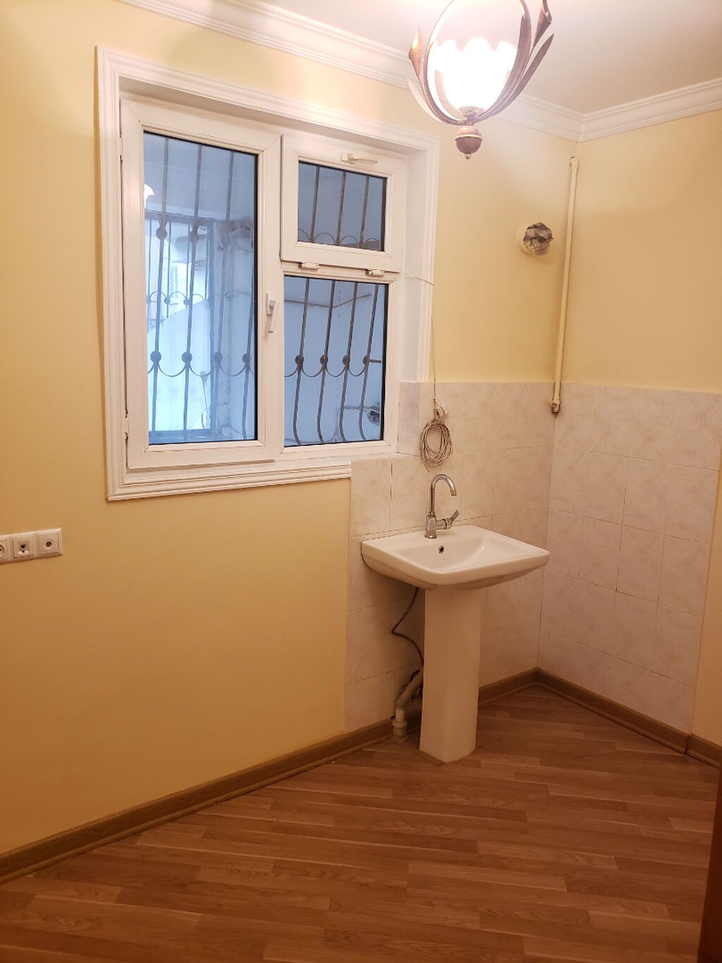 Binəqədi rayonu, 9-cu mikrorayon, Mircəlal küçəsində 4 otaqlı ofis
