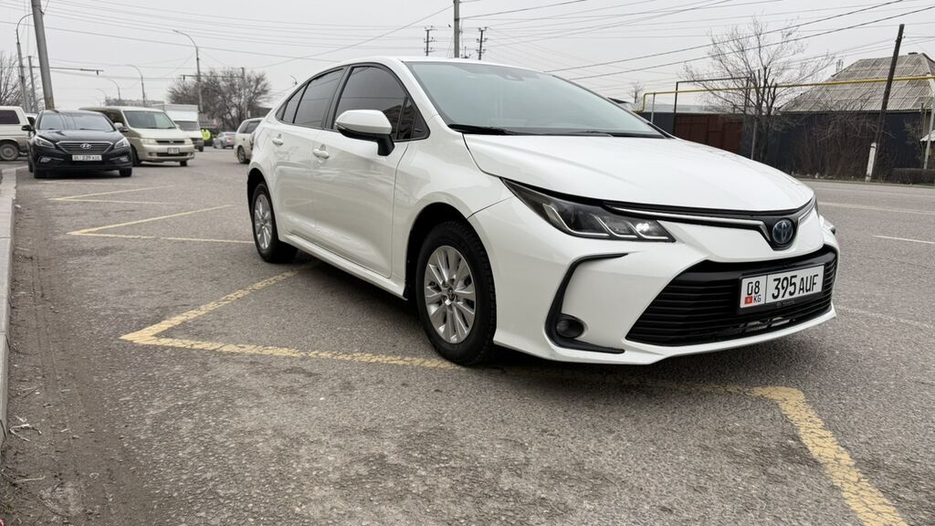 Toyota Corolla: 2019 г., 1.8 л, Автомат, Бензин, Седан: фото 2