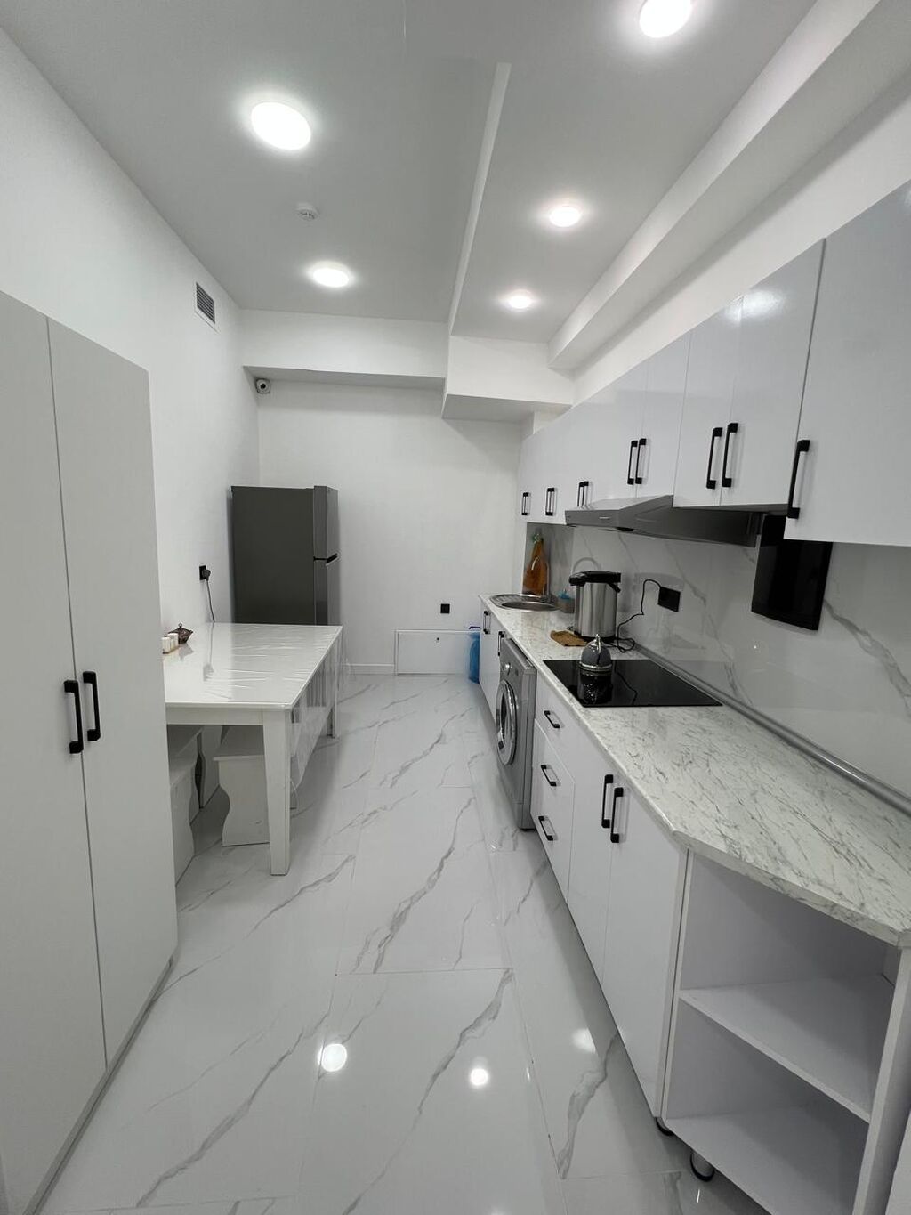 Qara Qarayev metrosu yaxınlığında 2/16 Yeni təmirdən cıxmış KLİNİKA