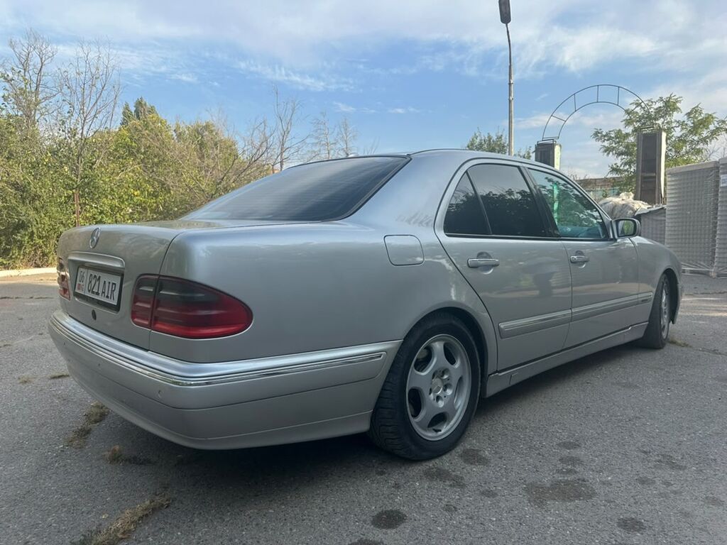 Mercedes-Benz E-Class: 2001 г., 3.2 л, Автомат, Газ, Седан: фото 3