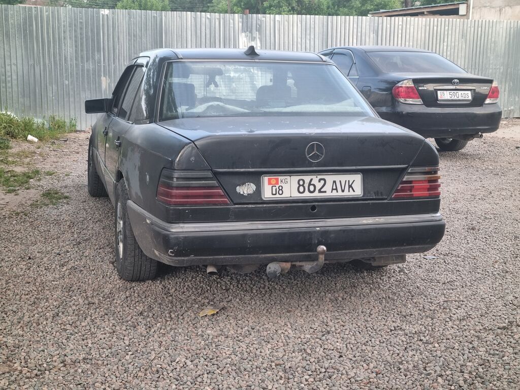 Mercedes-Benz W124: 1990 г., Седан: фото 3