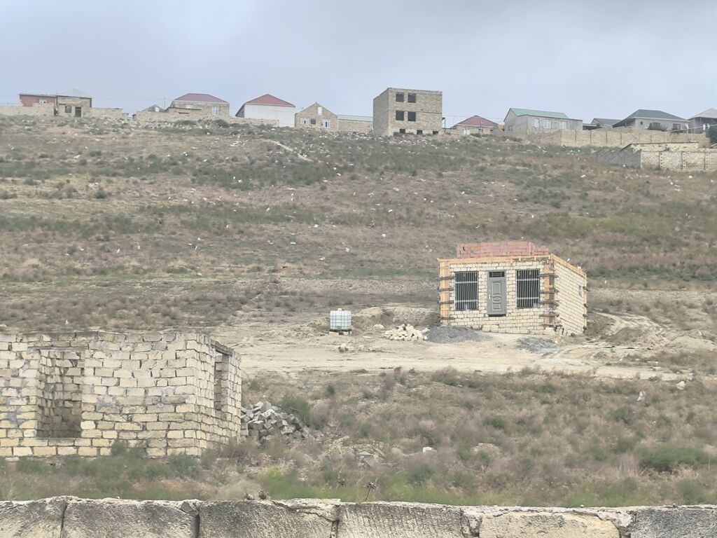16 sot, Tikinti, Bələdiyyə