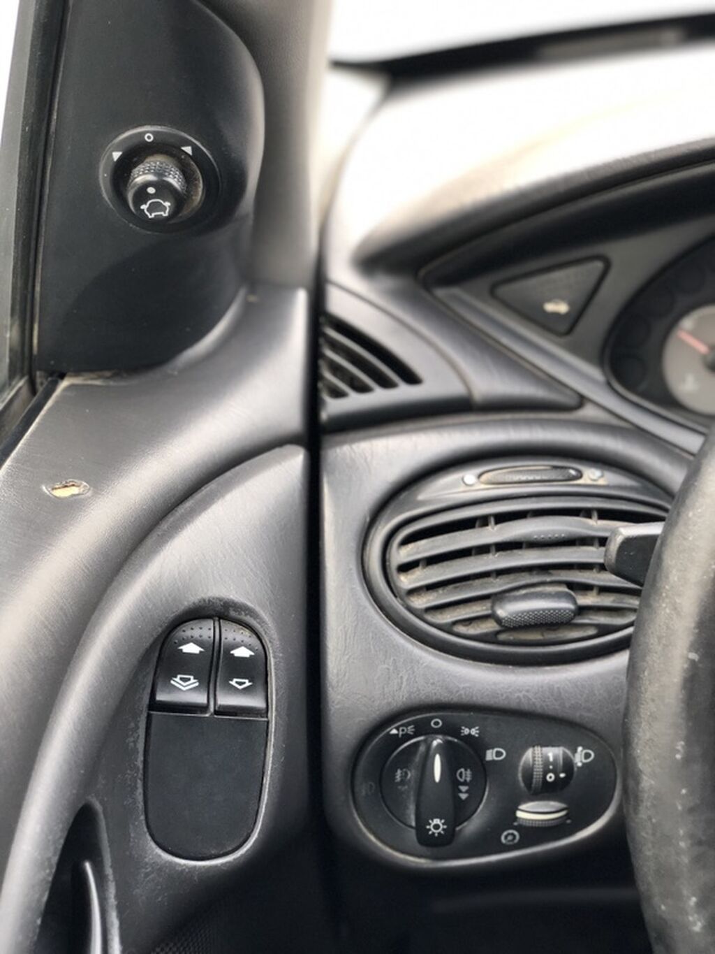 Ford Focus: 2002 г., 1.8 л, Механика, Бензин, Универсал: фото 8