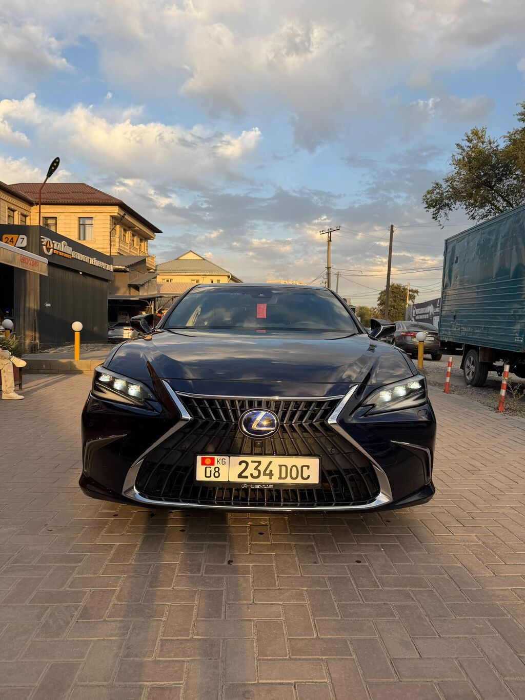 Lexus ES: 2021 г., 2.5 л, Гибрид, Седан: фото 2