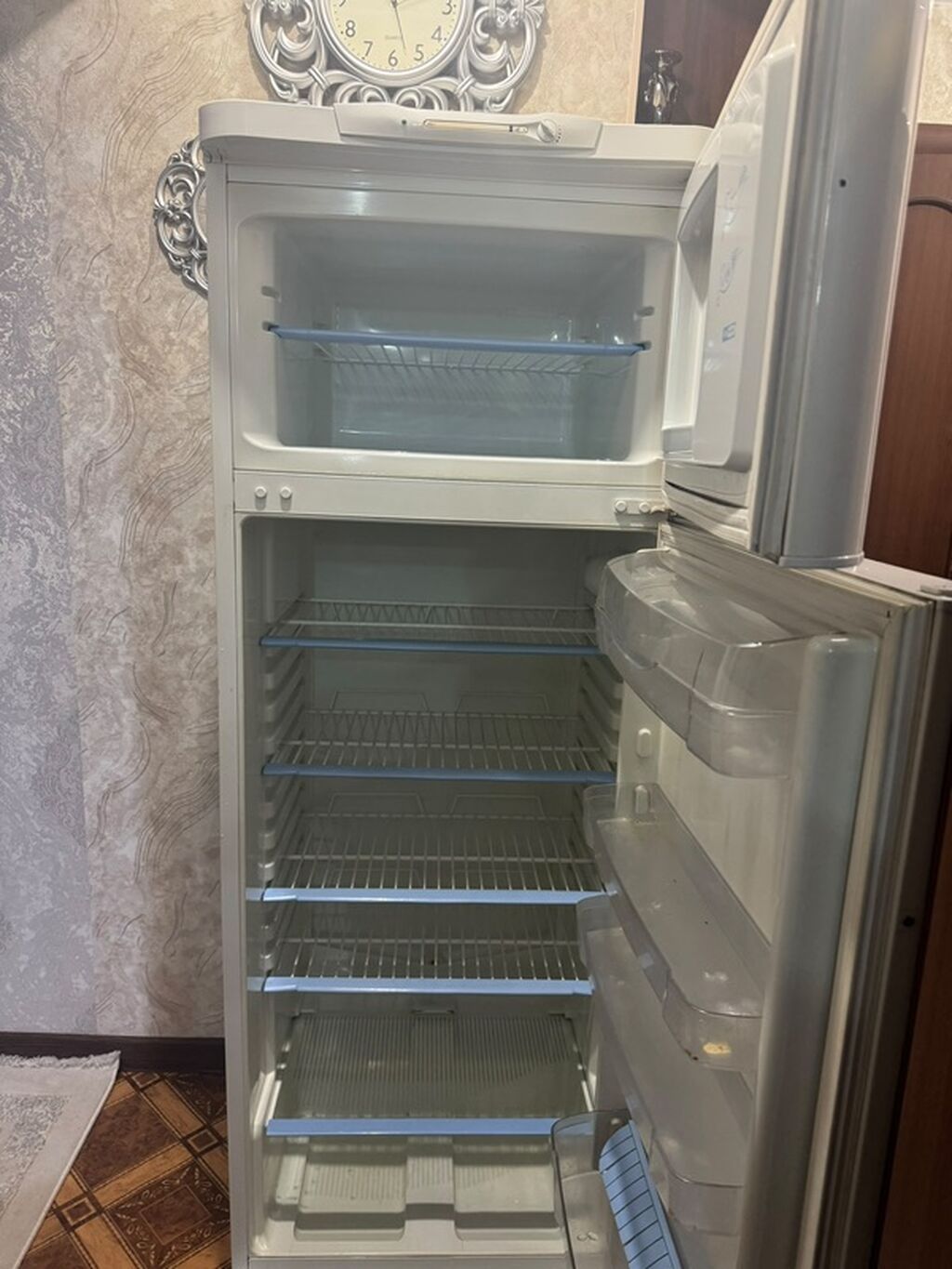 Холодильник Indesit, Б/у, Двухкамерный — фото 2