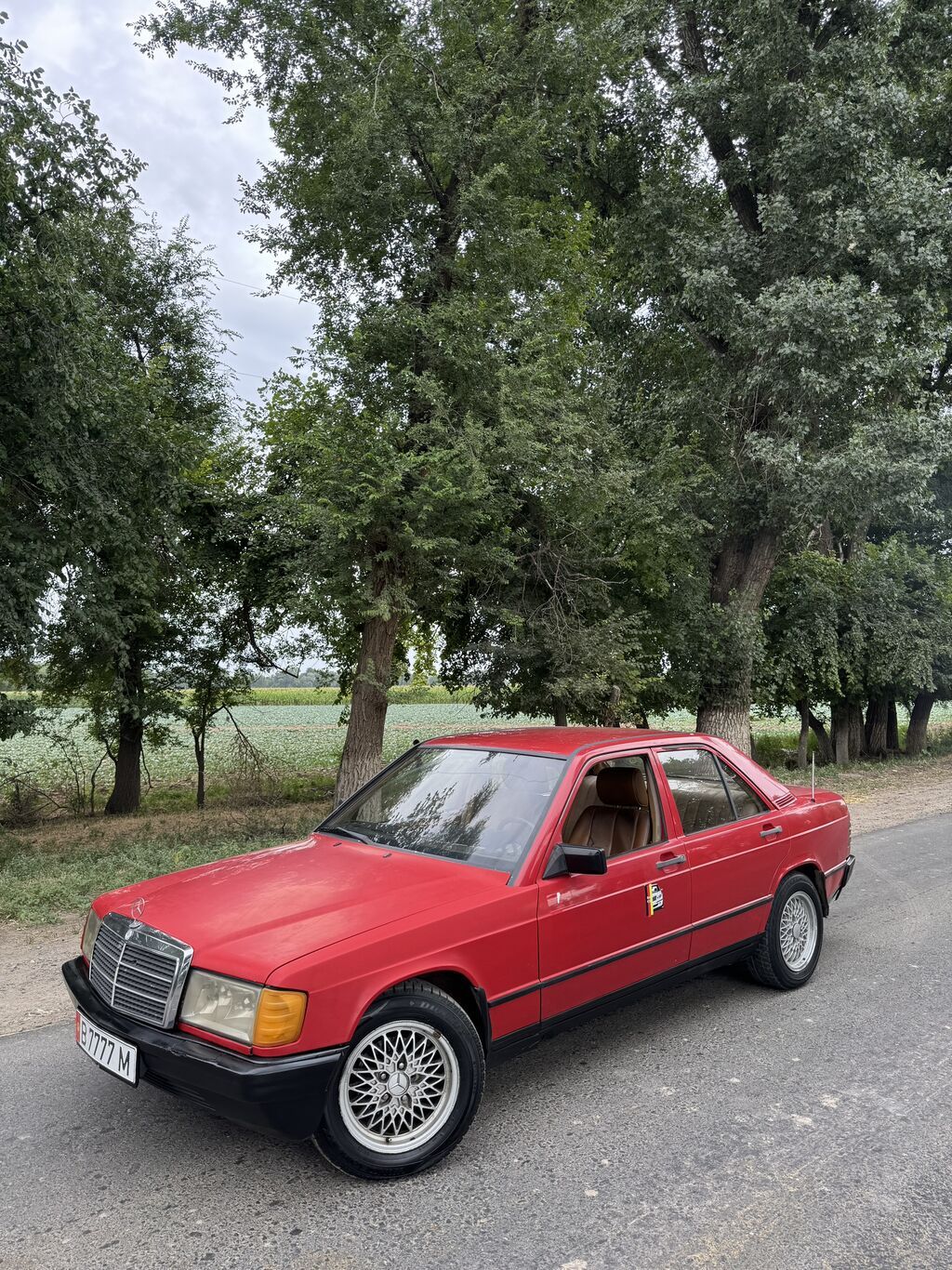 Mercedes-Benz E-Class: 1985 г., 2 л, Механика, Бензин, Седан: фото 2