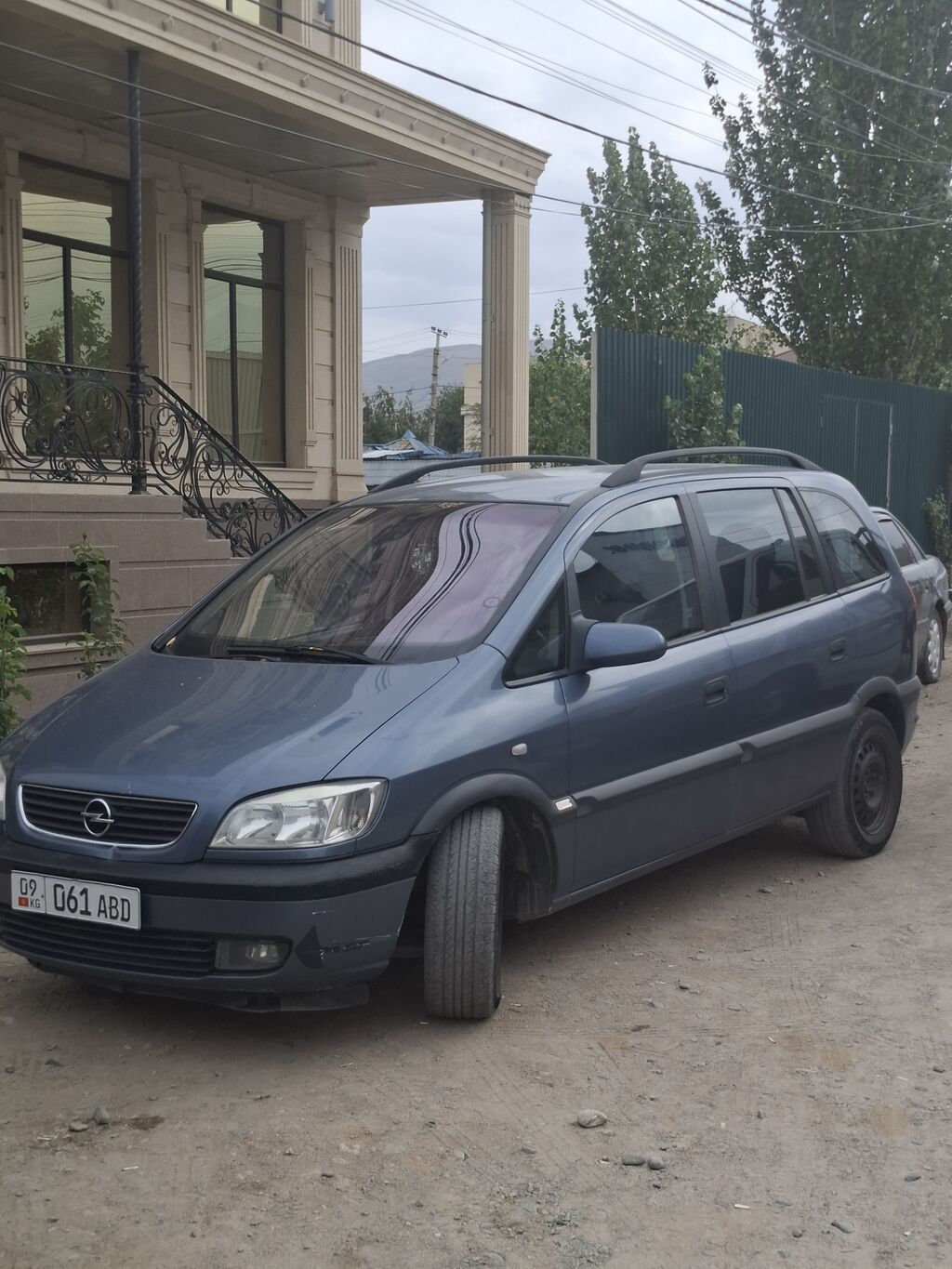 Opel Zafira: 2002 г., 2.2 л, Механика, Бензин, Минивэн: фото 1