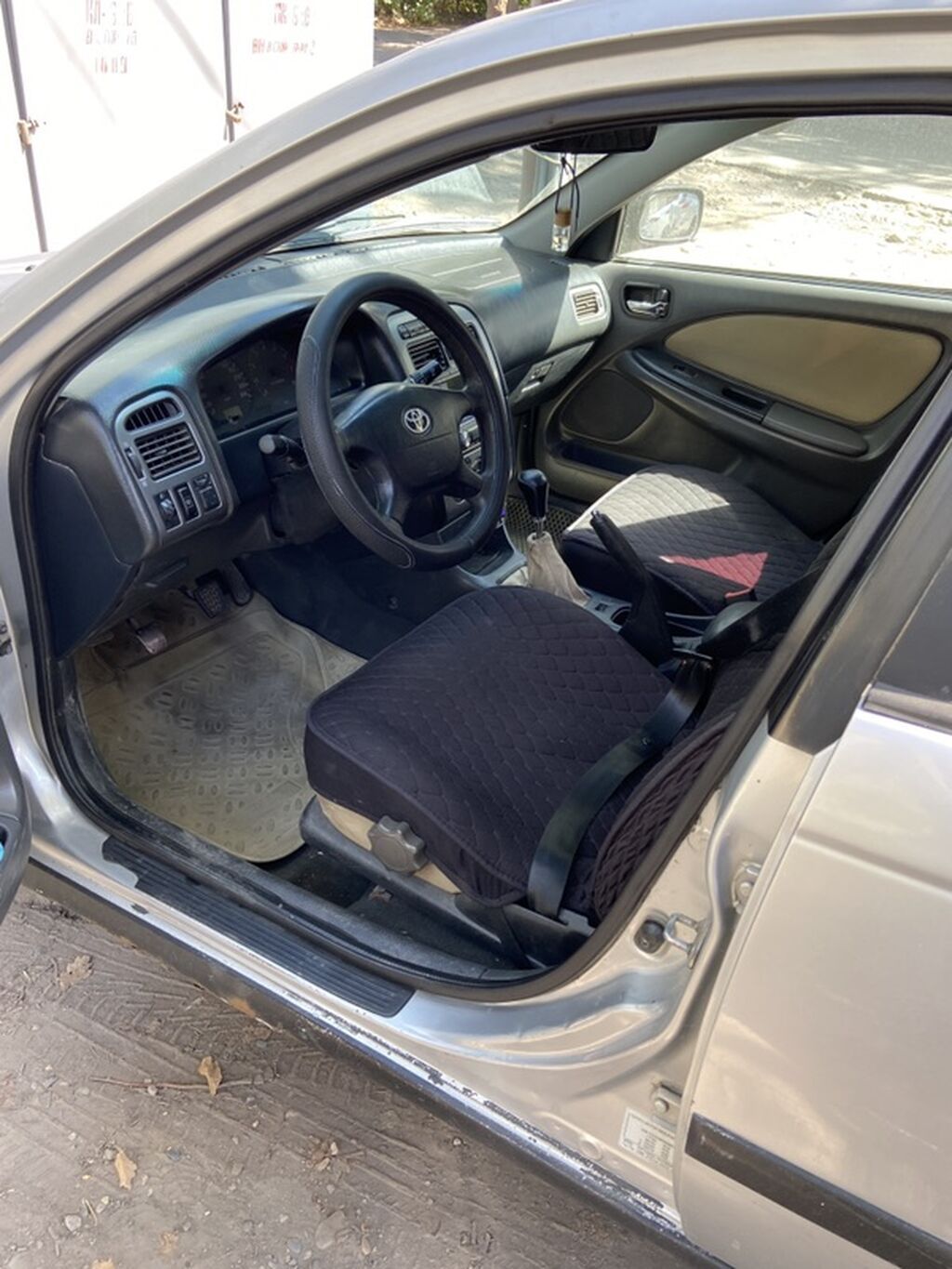 Toyota Avensis: 2000 г., 1.6 л, Механика, Бензин, Седан: фото 6
