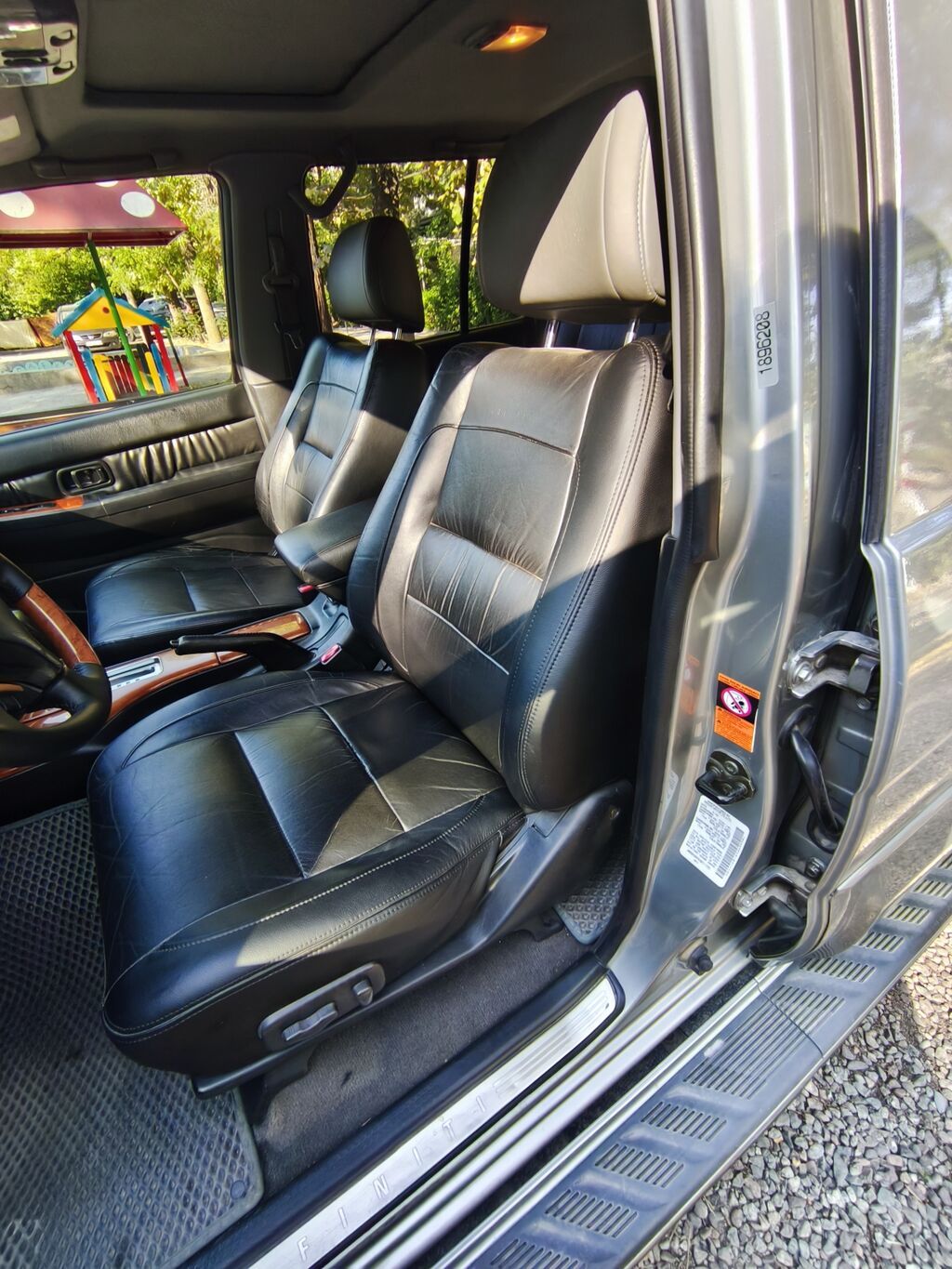 Infiniti QX4: 2001 г., 3.5 л, Автомат, Бензин, Внедорожник: фото 3