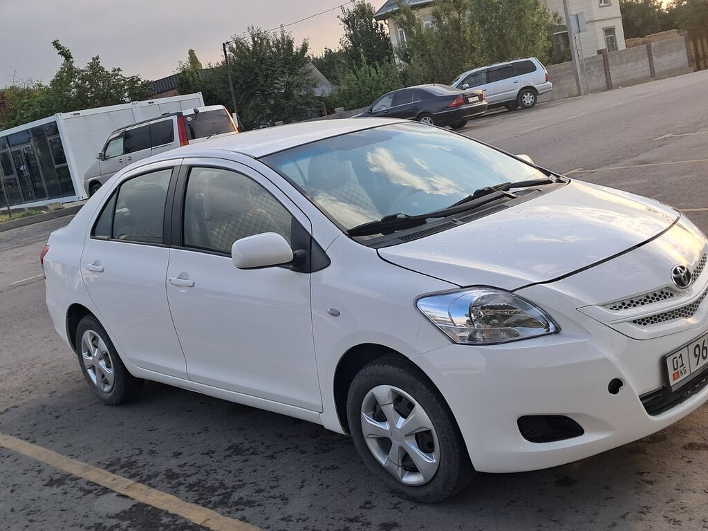 Toyota Yaris: 2009 г., 1.3 л, Автомат, Седан: фото 4