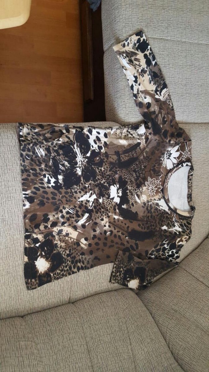 Košulje i bluze: Bluza.s.m na lalafo.rs Bluza.s.m - Paracin