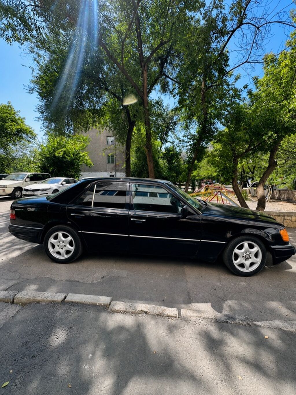 Mercedes-Benz E-Class 1993, седан, 2.2 л, механика: фото 1