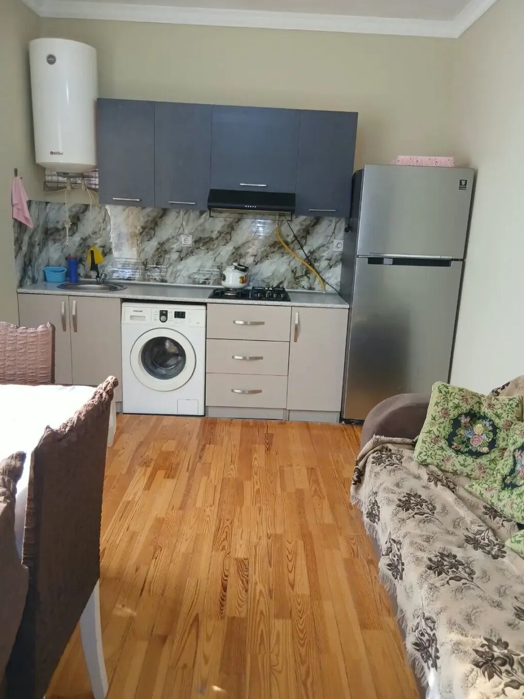 Məhsul: 3 otaqlı, tam mebellı yaşayış evi (daxili şəkillərdə) Təsvir