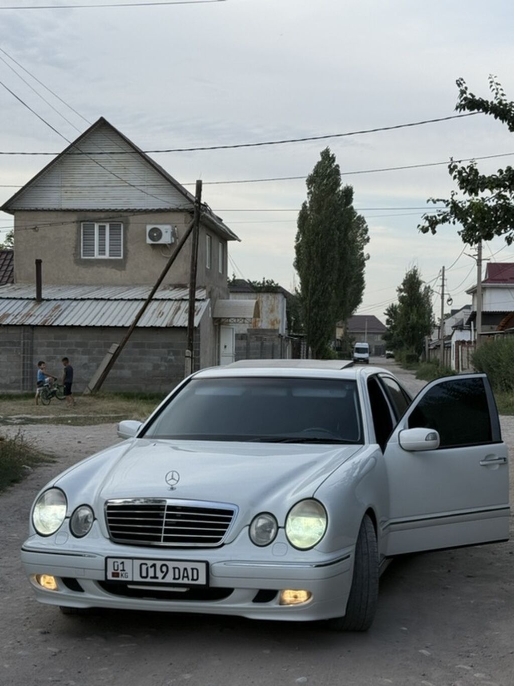 Mercedes-Benz E-Class: 2000 г., 4.3 л, Автомат, Бензин, Седан: фото 2