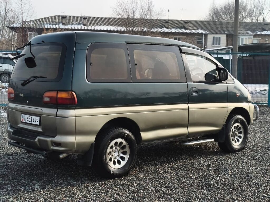 Mitsubishi Delica: 1995 г., 3 л, Автомат, Бензин, Минивэн: фото 3