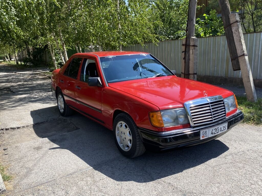 Mercedes-Benz W124: 1988 г., 2.3 л, Механика, Бензин, Седан: фото 3