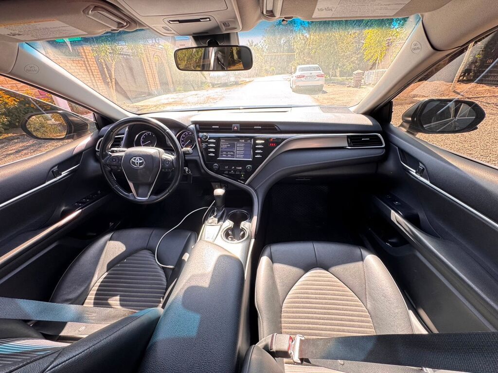 Toyota Camry: 2018 г., 2.5 л, Автомат, Бензин, Седан: фото 4