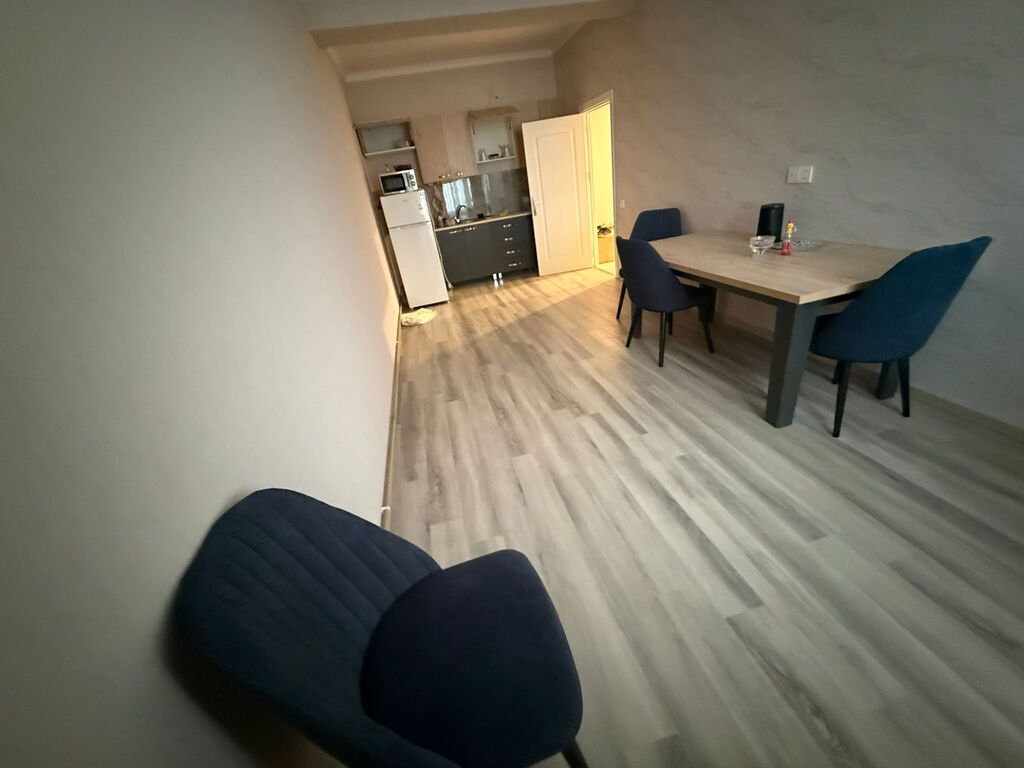 3 otaqlı mənzil – studiya tipli mətbəx və qonaq otağı, ayrıca yataq