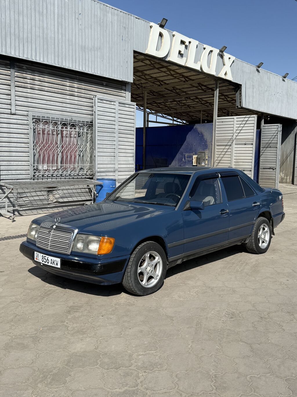 Mercedes-Benz W124: 1988 г., 2 л, Механика, Бензин, Седан: фото 2