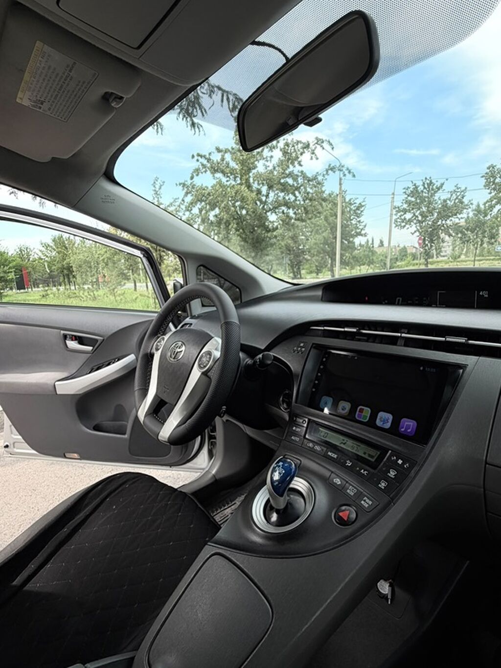 Toyota Prius: 2011 г., 1.8 л, Гибрид, Хэтчбэк: фото 2