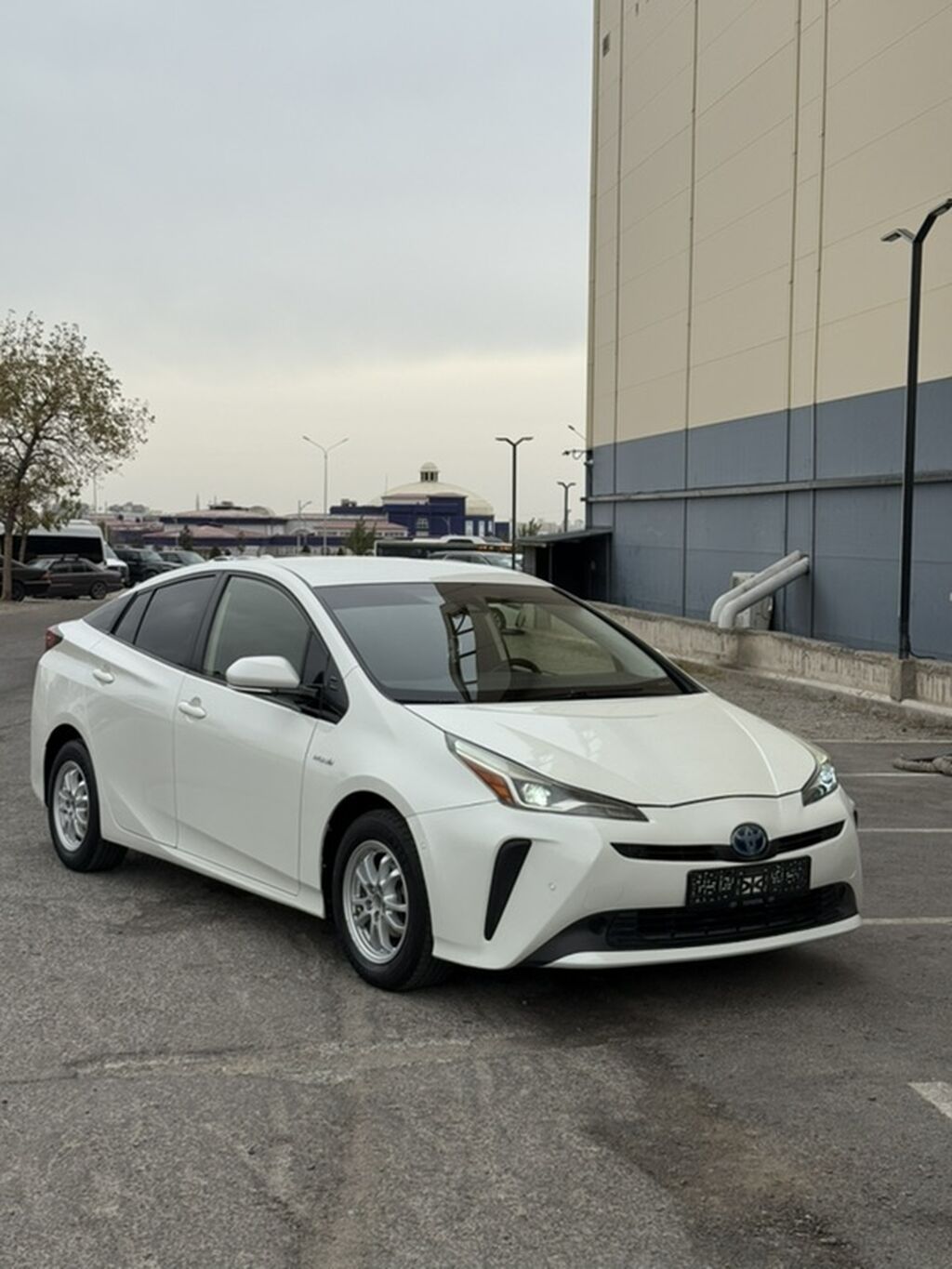 Toyota Prius: 2020 г., 1.8 л, Вариатор, Гибрид, Хэтчбэк: фото 3