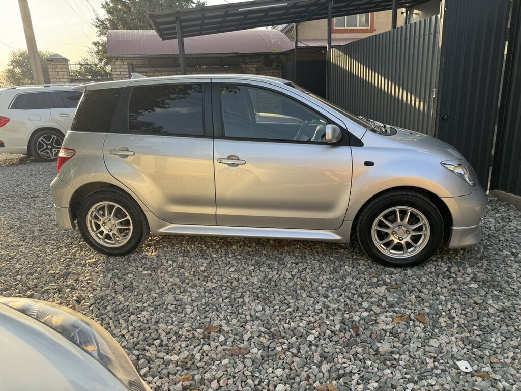Toyota Ist: 2004 г., Автомат, Бензин, Хэтчбэк: фото 4