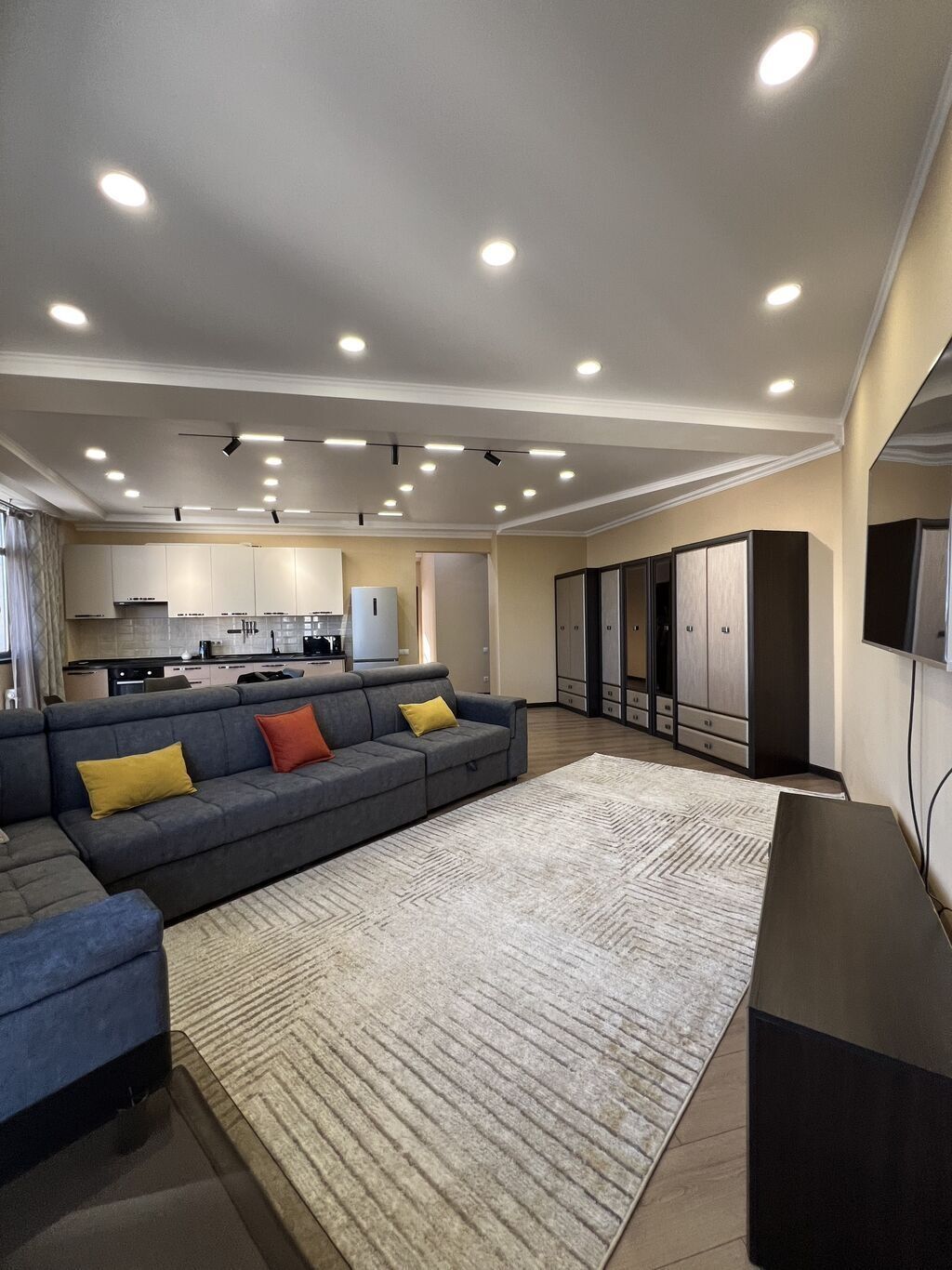 3 комнаты, 97 м², Дордой Плаза ТРЦ Элитка, 10 этаж, Евроремонт: фото 2