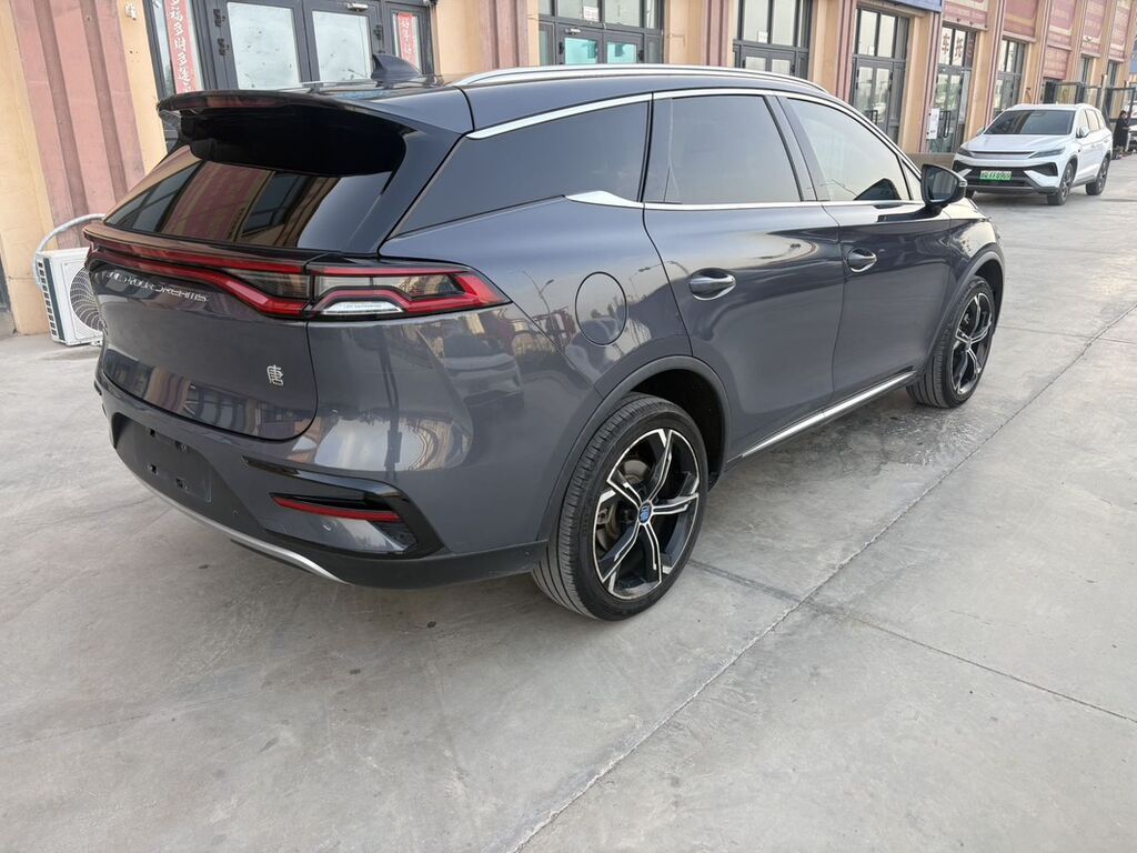 BYD Tang: 2021 г., 1.5 л, Автомат, Гибрид, Кроссовер: фото 5