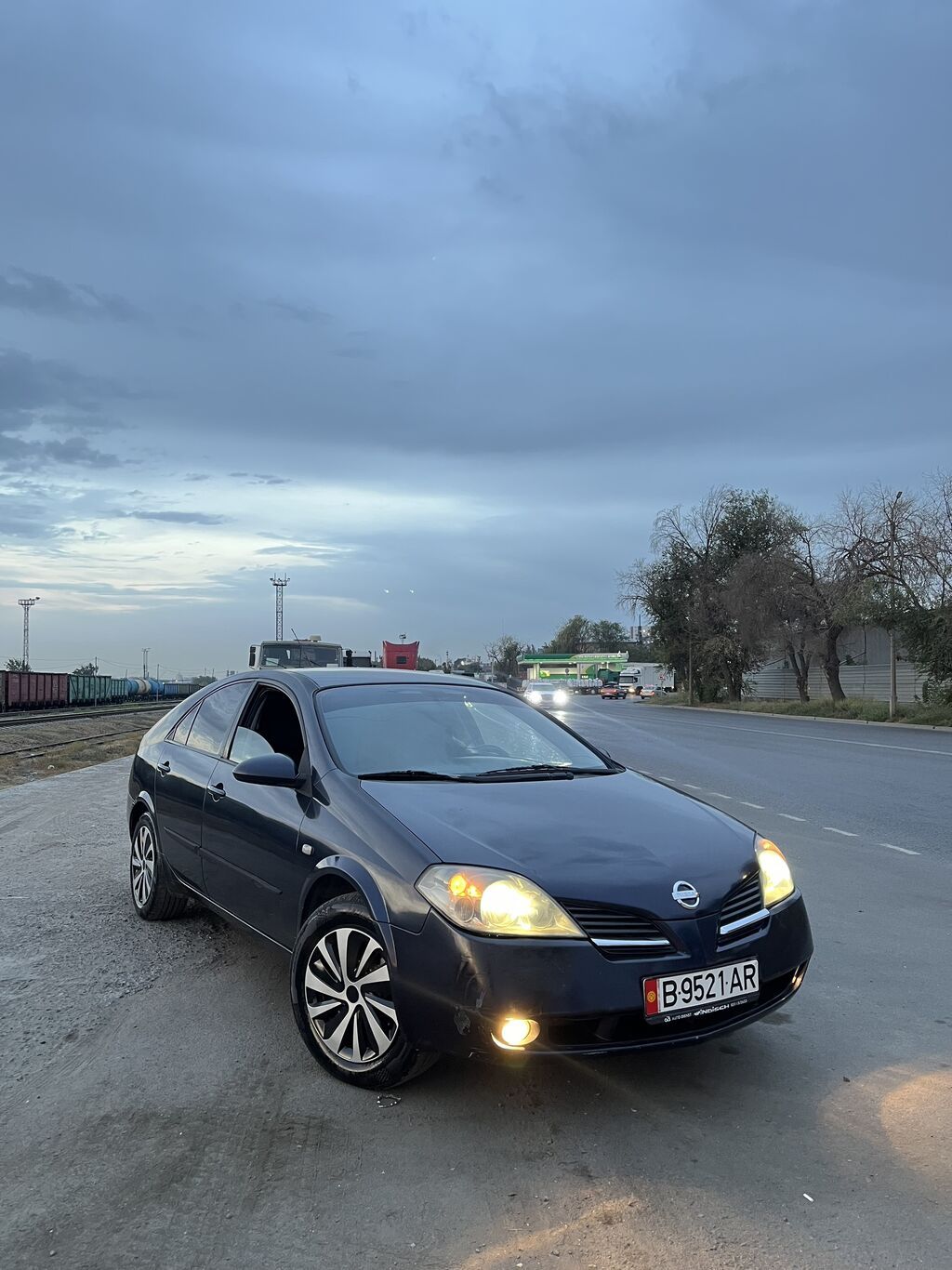 Nissan Primera: 2002 г., 1.8 л, Механика, Газ, Лифтбек: фото 1