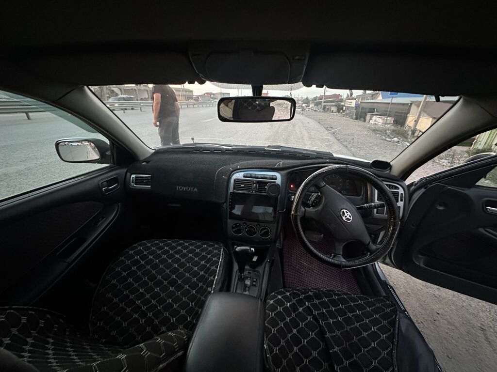 Toyota Avensis: 2002 г., 1.8 л, Автомат, Лифтбек — фото 6