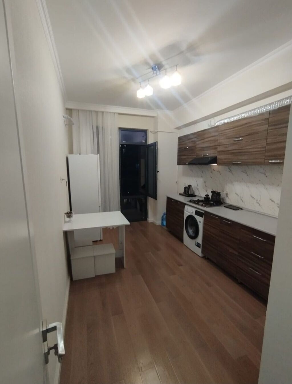 Insatcilarda 3 otaq tam esyali menzilimiz kiraye verilir 600 azn