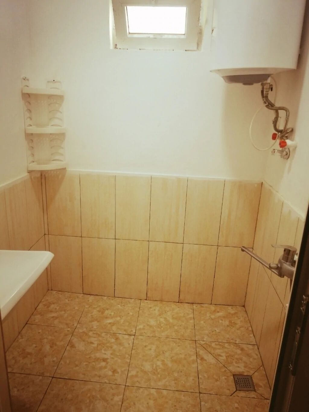 90 kv. m, 3 otaqlı, İnternet, Qaz, İşıq
