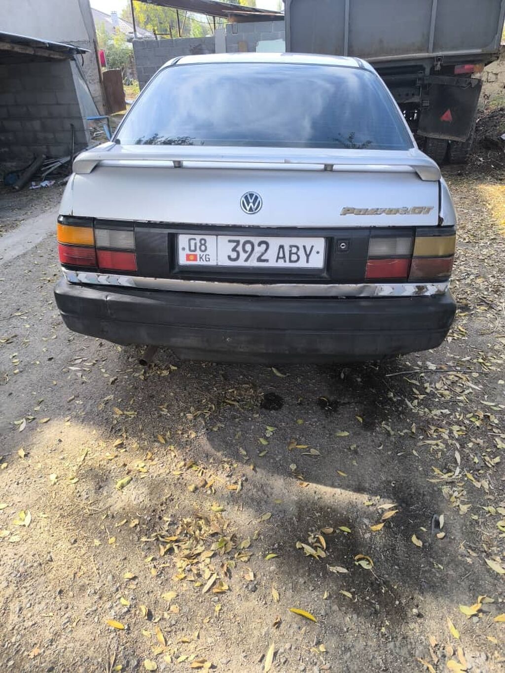Volkswagen Passat: 1989 г., Седан: фото 2