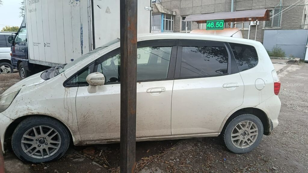Honda Fit: 2004 г., 1.5 л, Хэтчбэк: фото 4