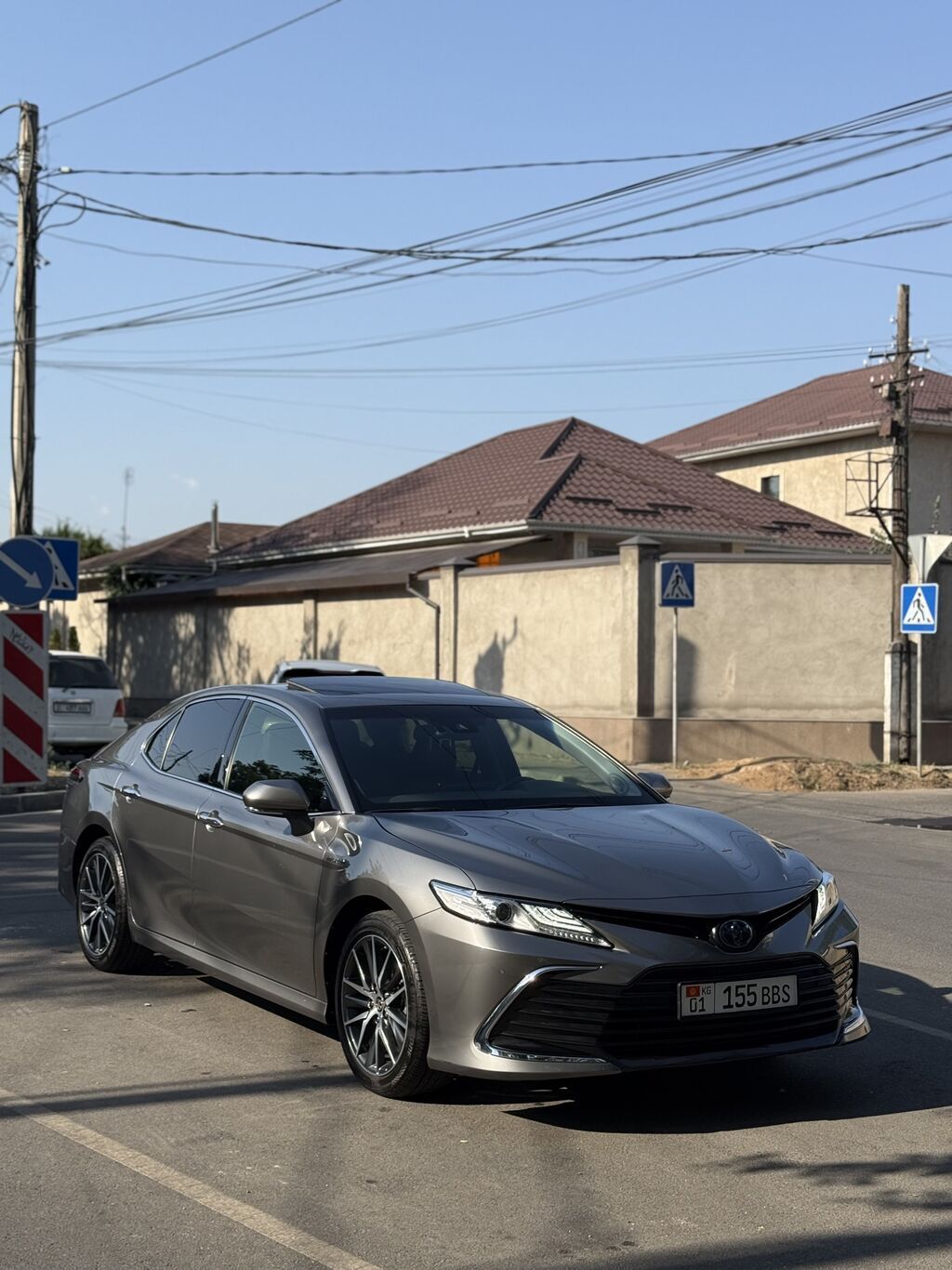 Toyota Camry: 2023 г., 2.5 л, Вариатор, Гибрид, Седан: фото 2