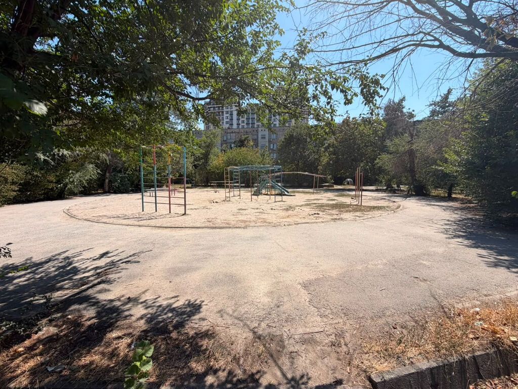 1 комната, 40 м², ул. Огонбаева / Гоголя 104 серия, 1 этаж, Евроремонт: фото 3