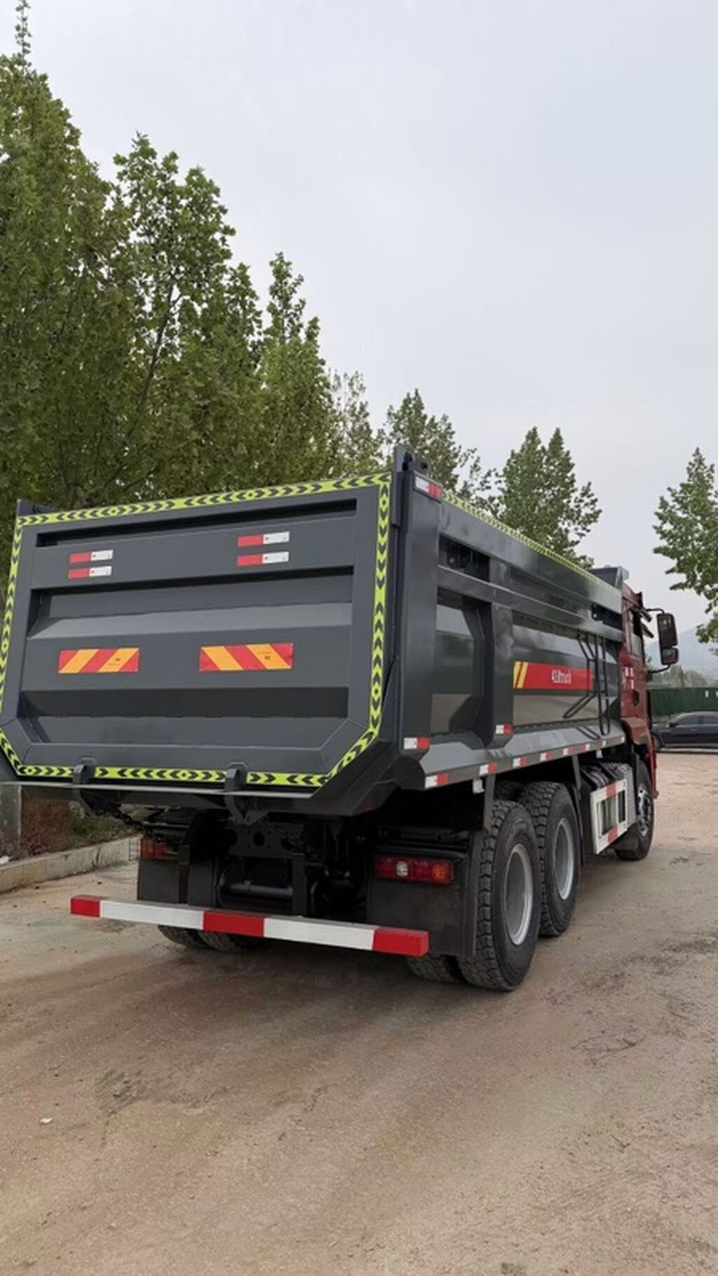 Самосвал SHACMAN M3000S 6x4 - Кузов-самосвал с задней разгрузкой: фото 4