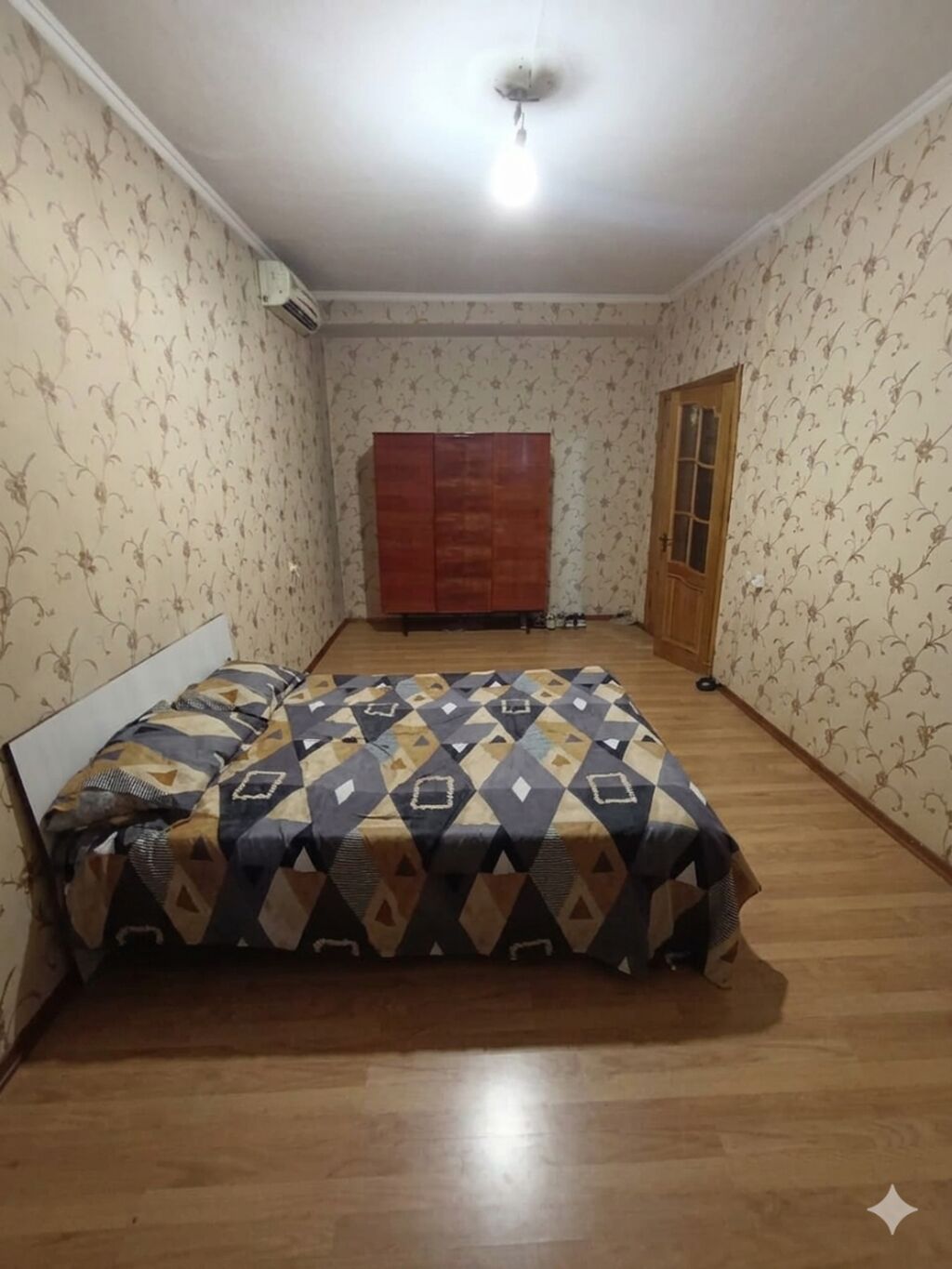 3 комнаты, 80 м², Золотой квадрат Индивидуалка, 2 этаж, Требуется ремонт: фото 2