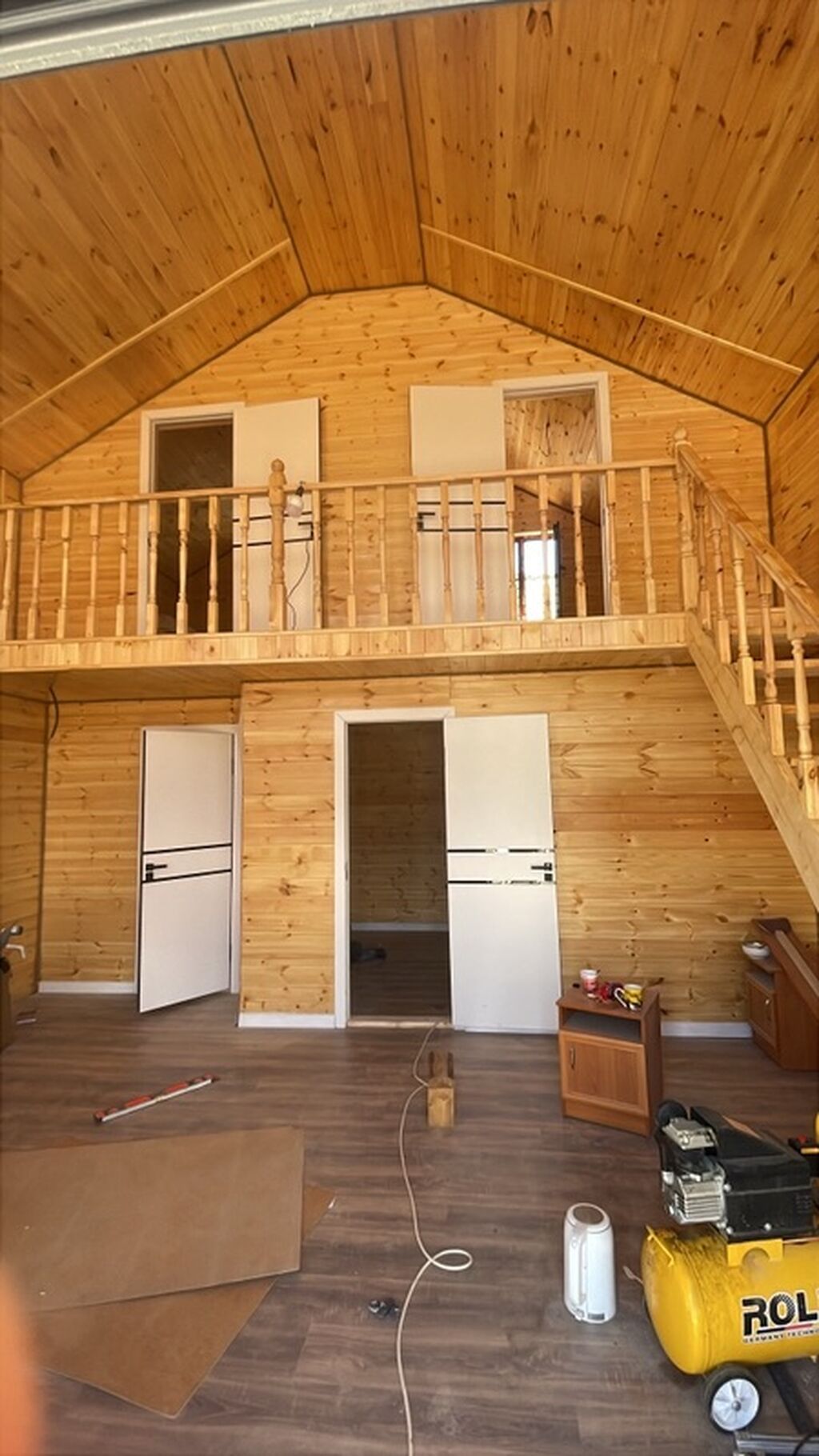 Каркасно-деревянный дом в современном стиле A-Frame с панорамным: фото 3
