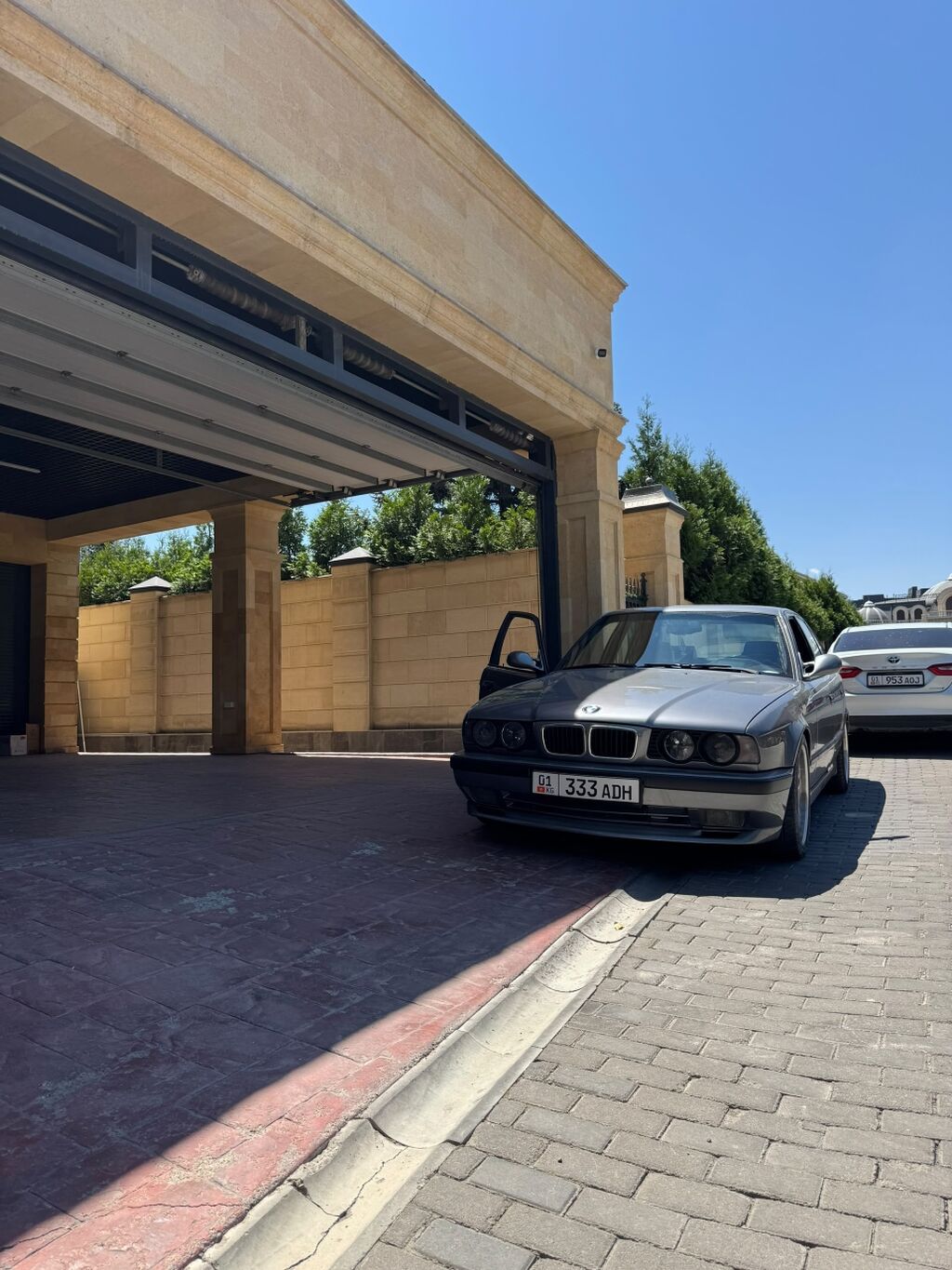 BMW 5 series: 1988 г., 3.2 л, Механика, Бензин, Седан: фото 3