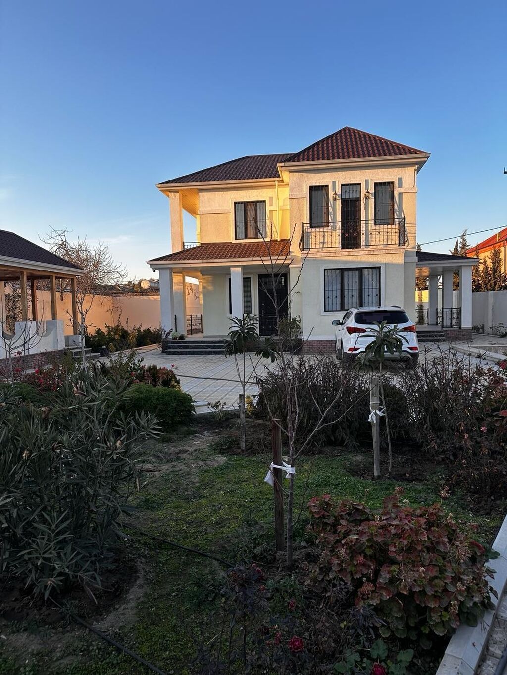 Bilgəh qəs. 6 otaqlı, 270 kv. m