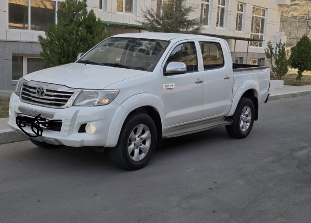 Обмен Toyota Hilux 2013, пикап, 2.7 л, дизель, механика