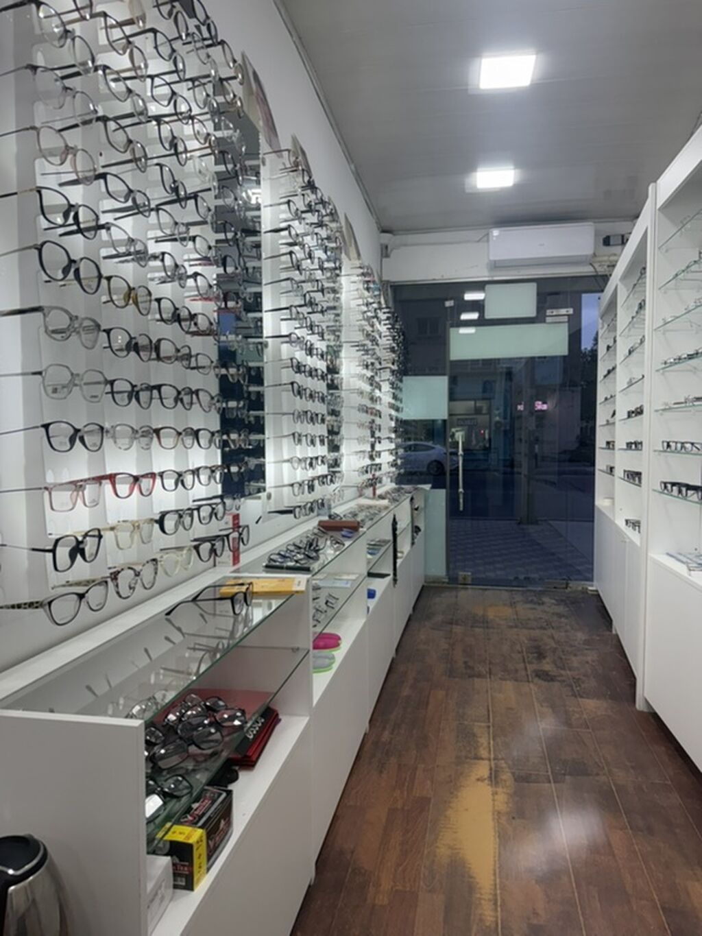 QİYMƏTDƏ razilaşmaq olar Optika mağazası – HAZİR BUSİNESS KİMİ SATILIR