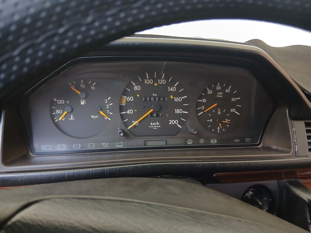 Mercedes-Benz W124